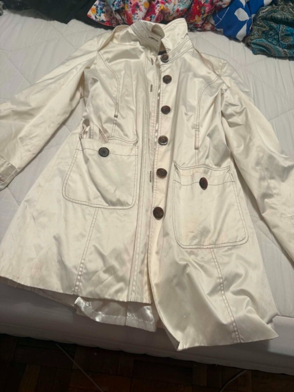 BEBE IVORY COLORED TRENCH COAT MEDIUM SIZE